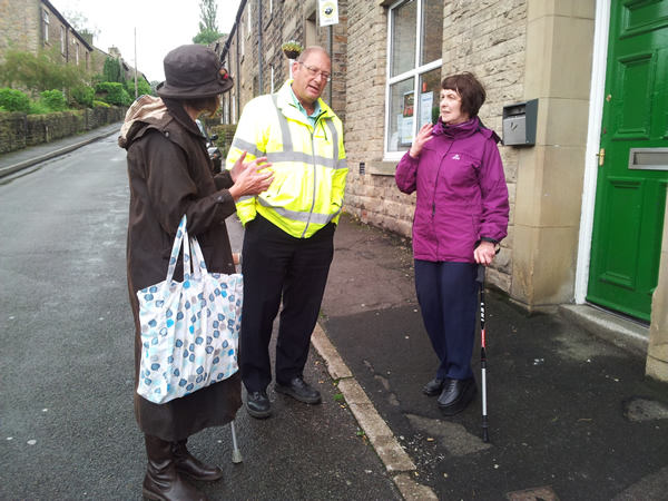 Alison Salmen and Vera Mellor talk to John Hambrook of DCC Environmental Services Alison Salmen and Vera Mellor talk to John Hambrook of DCC Environmental Services